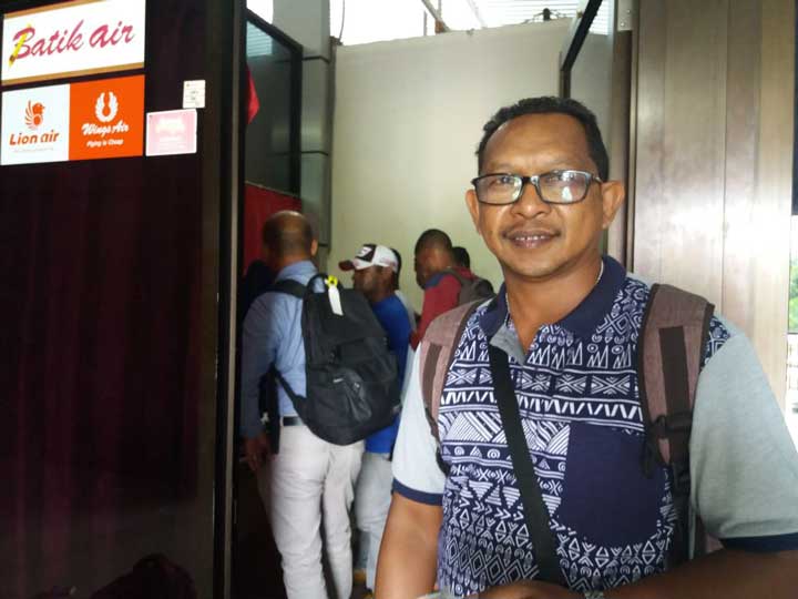 Benyamin Siwalete, salah seorang penumpang Batik Air ID-6155 yang gagal take off dari Bandara Rendani, Manokwari, Papua Barat, Selasa (13/3).