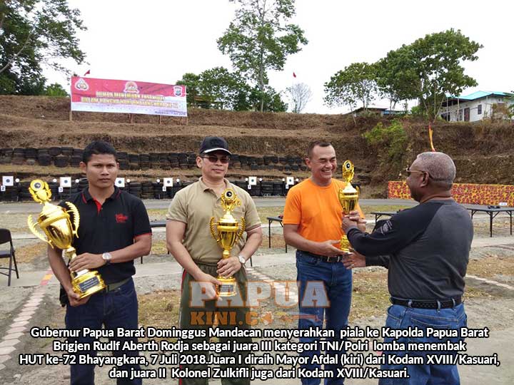 Mayor Afdal dan Bank Mandiri Jawara Kejuaraan Menembak Polda PB