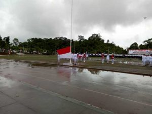 Upacara HUT RI di Teluk Bintuni Becek