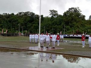 Upacara HUT RI di Teluk Bintuni Becek