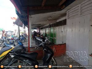 Massa Insiden Malang Kembali Turun Jalan, Kios, Toko, Pasar di Kaimana Pilih Tutup