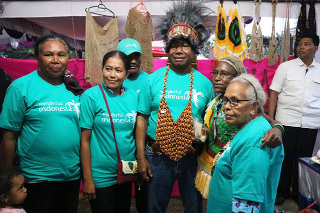 Gubernur Minta Poles Mutiara Hitam Budaya Papua Barat