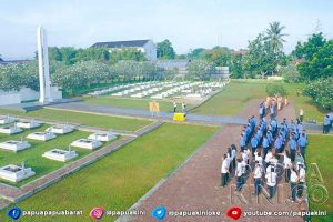 Hari Bakti, PU Papua Barat Ziarah Makam