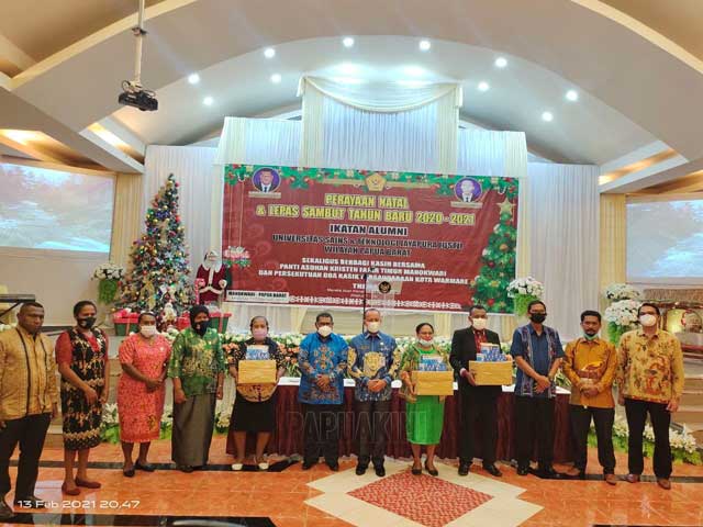 Ikatan Alumni USTJ Papua Barat Berbagi Kasih di Tahun Baru