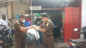 Peringati HPN 2021, Pers Kaimana dan Forkopimda Bagi Masker Gratis