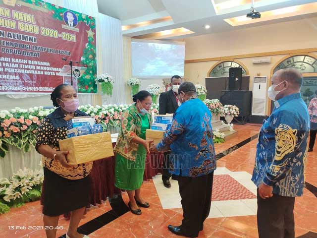 Ikatan Alumni USTJ Papua Barat Berbagi Kasih di Tahun Baru
