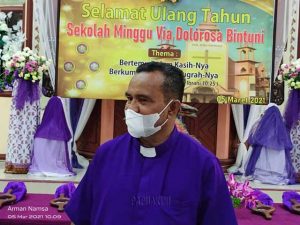 Gubernur Papua Barat Bantu 500 Sak Semen Sekolah Minggu Via Dolorosa Teluk Bintuni