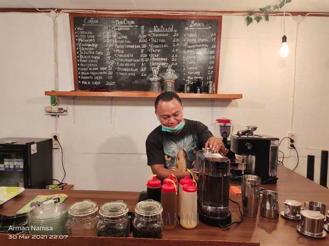 Cafe Gemilang Tempat Hangout Baru di Kampung Ambon, Ada Embal