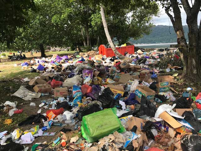 Tiga Bulan Hak Tak Dibayarkan, Petugas Pembersihan Sampah Kaimana Terpaksa Utang