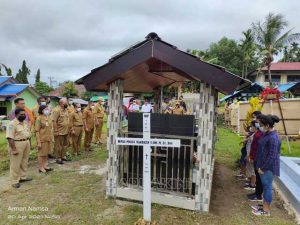Bupati Manokwari Ziarah Makam Setahun Berpulangnya Demas Paulus Mandacan