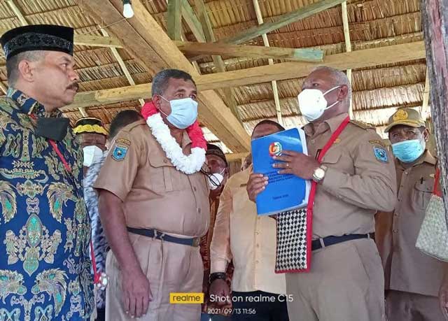 Gubernur Papua Barat Terima Dokumen Pemekaran Distrik Kokas Fakfak