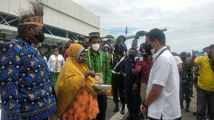 Menparekraf dan Wamen ATR BPN Hadiri Konferensi Besar Masyarakat Adat Papua di Kaimana