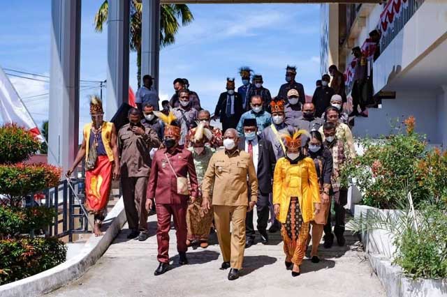 Gubernur Resmikan Kantor Sinode GPI di Papua di Fakfak