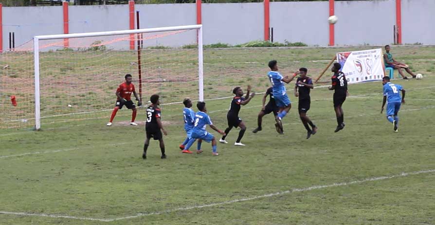 Dua Tendangan Jarak Jauh Bertus Burwos Bawa Kamasan Wirsi ke Final Liga 3 Papua Barat