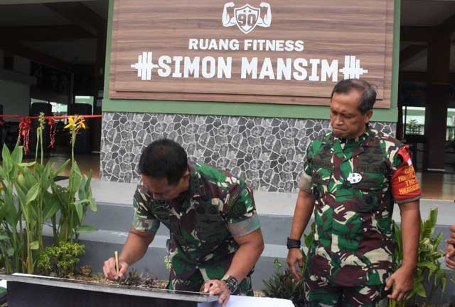 Panglima TNI Resmikan Ruang Fitness Simon Mansim Kodam Kasuari