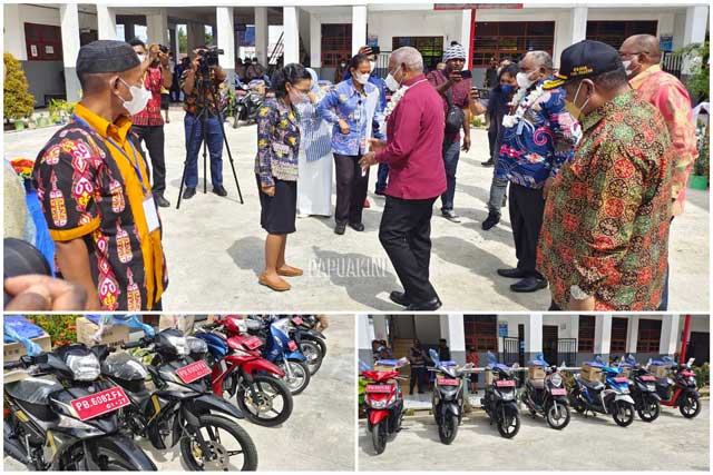 Gubernur Papua Barat Serahkan Motor Dinas Kepala SMA SMK Fakfak