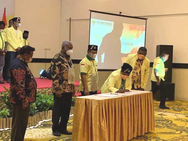 Dilantik Ketua Umum, Yustina Ogoney Sah Pimpin Pemuda Katolik Papua Barat