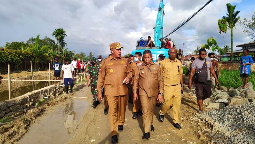 Penjabat Gubernur Papua Barat 4 Jam Tunggu Kelengkapan Data Korban Banjir