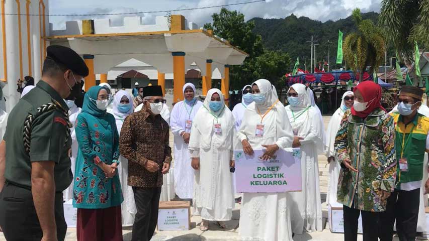 Wapres Resmikan Food Court UMKM Kaimana, Beri Bantuan di Masjid Baitul Rahim