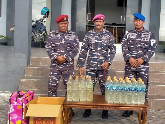 Lanal Kaimana Amankan 345 Liter Cap Tikus di KM Tatamailau