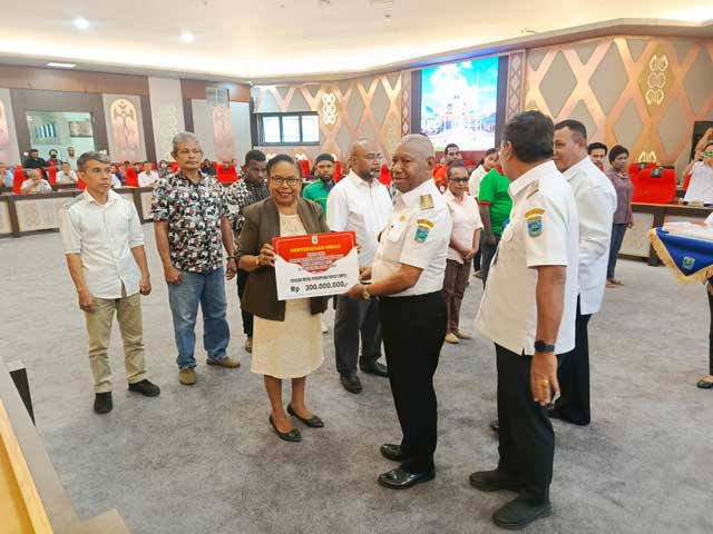 Pemprov Papua Barat Salurkan 45,8 M Dana Hibah ke 111 Penerima