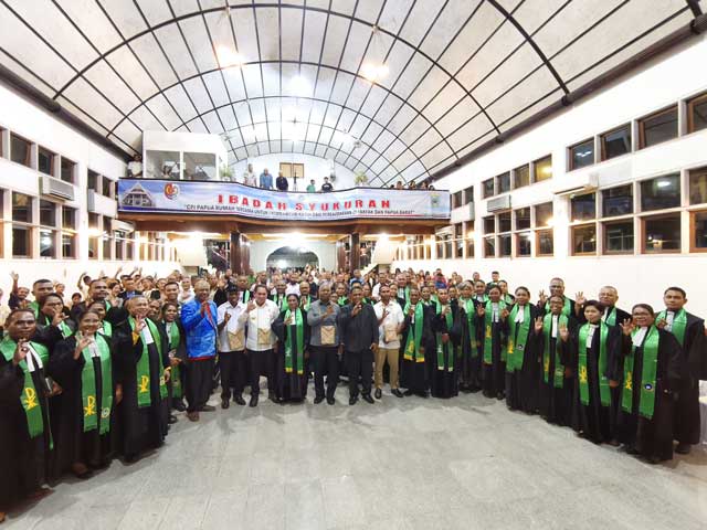 Gubernur Papua Barat Hadiri Ibadah Syukuran GPI Papua Fakfak
