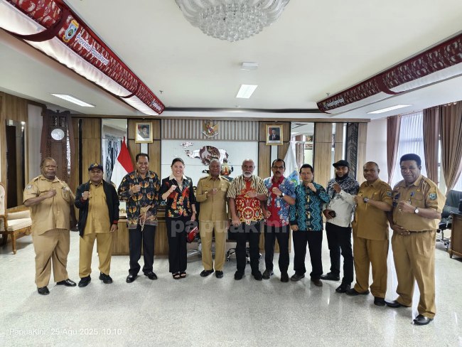 Gubernur Papua Barat Terima Forum Komunikasi Suku Nusantara