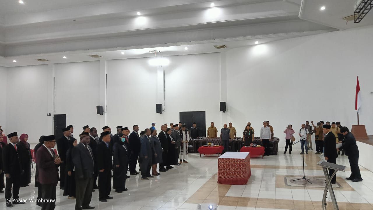 Bupati Kaimana Lantik 28 Pejabat Eselon III dan IV