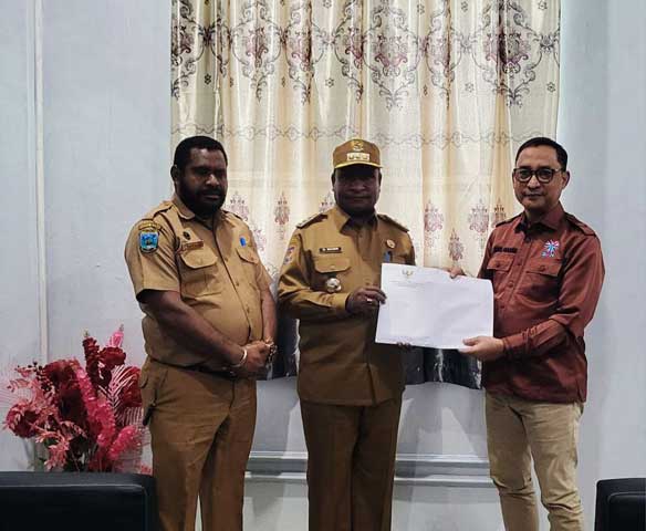 Bupati Pegaf Serahkan SK Formasi CPNS PPPK 2021 ke BKN Manokwari