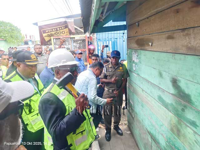 Mau Jalan Seperti di Jakarta, Makassar, Manado? Gubernur Papua Barat Mulai Kembali Pelebaran Jalan Esau Sesa – Maruni